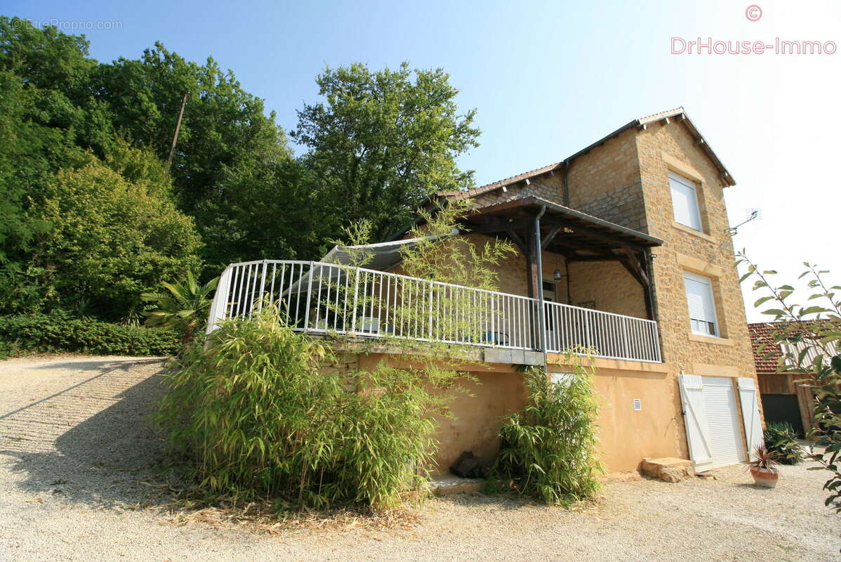 Maison à SAINT-LEON-SUR-VEZERE