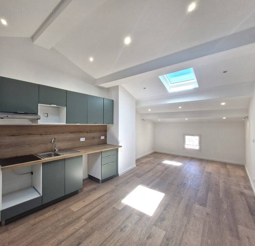 Appartement à SOLLIES-PONT