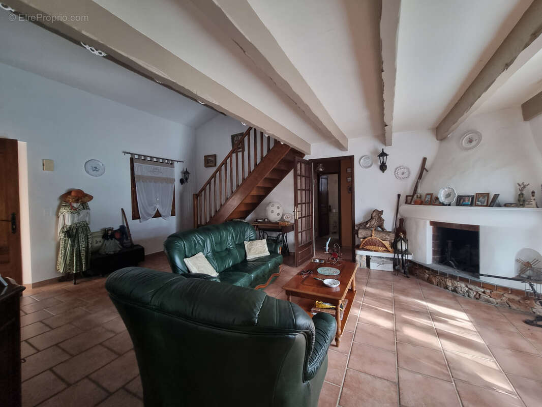 Appartement à REGUSSE