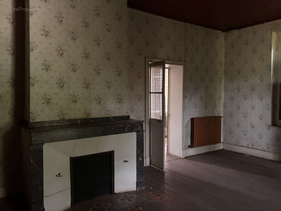 Ancienne maison bourgoise à rénover avec dépendances - photo 8