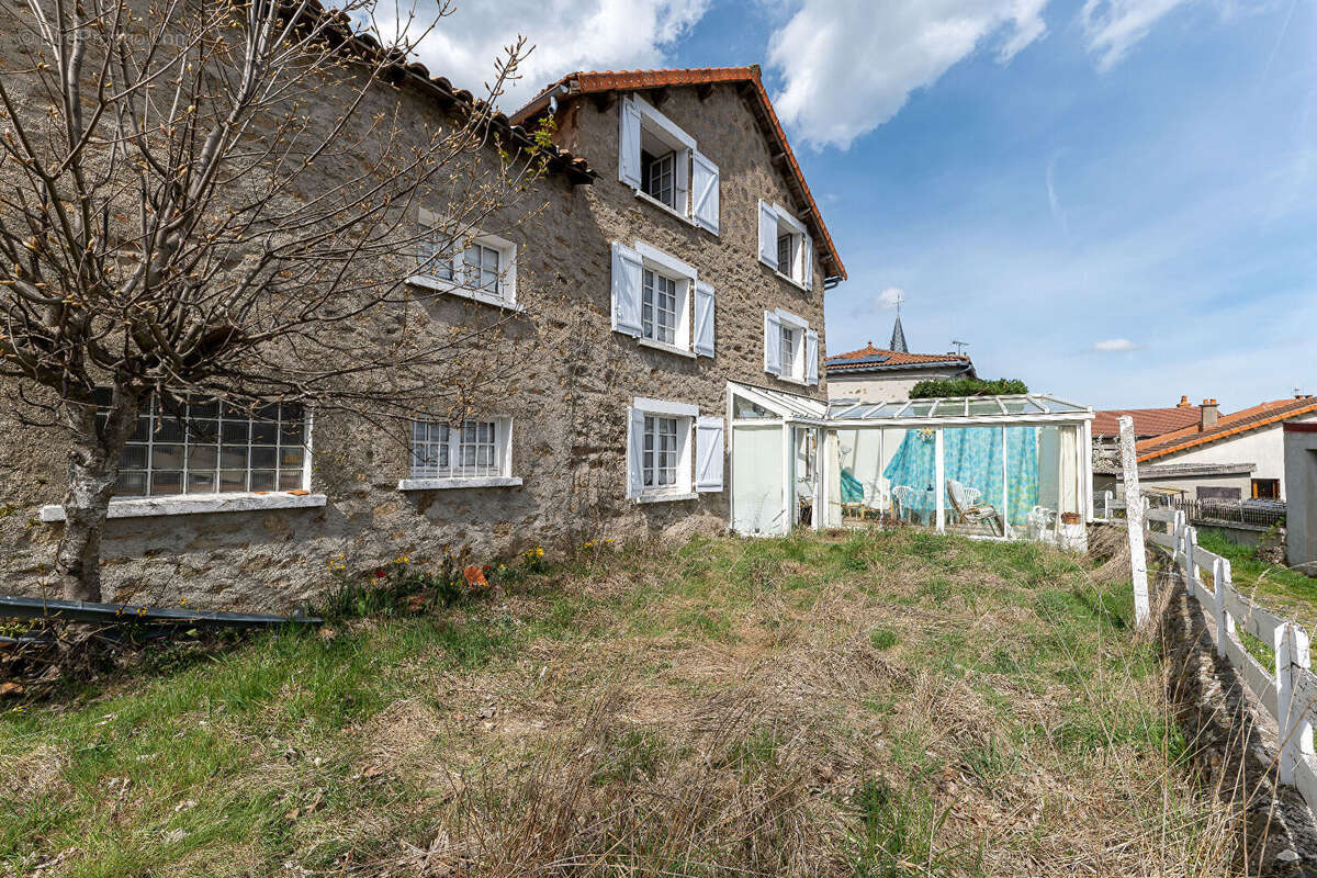 Maison à VEDRINES-SAINT-LOUP