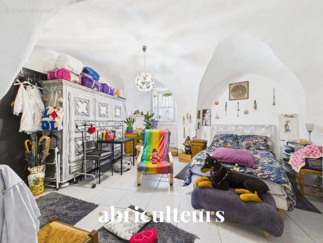 Maison à LA ROQUE-D'ANTHERON