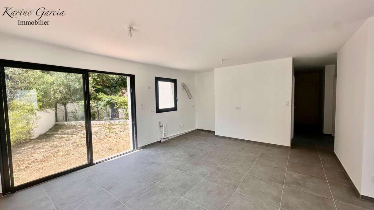 Six fours les plages - construction recente - appartement de type 3 -  68 m2 - terrain 54 m² - parking en sous sol - photo 3