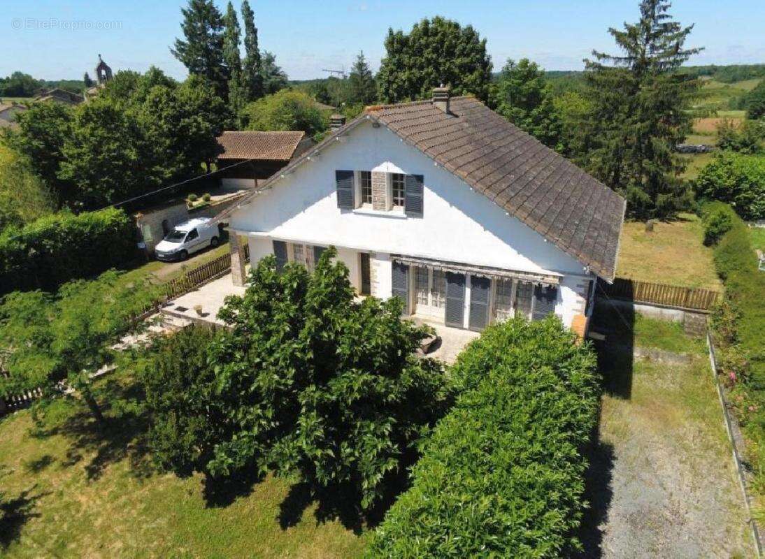 Maison 181 m² à Sauvagnac  - photo 2
