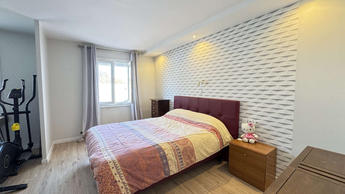 Maison à SAINT-LAURENT-DE-LA-SALANQUE