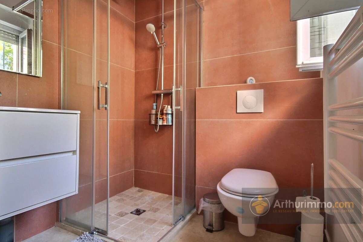 Appartement à CHARENTON-LE-PONT