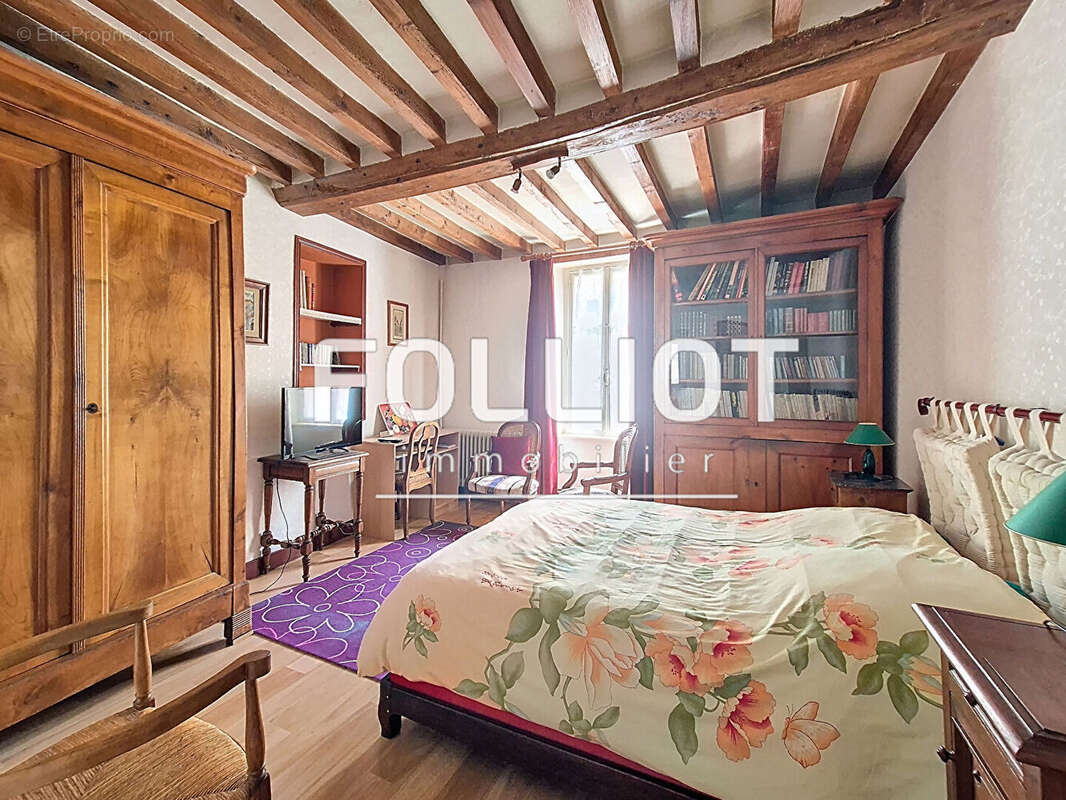 Maison à SAINTE-CROIX-GRAND-TONNE