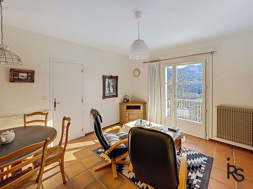 Maison à SAINT-ETIENNE-DE-BOULOGNE