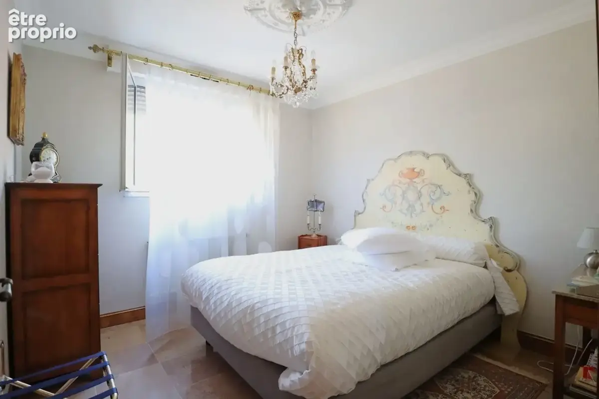 Centre Bourg, Maison offrant 4 CH, 2 SDE, 3 WC, sur 3000 m2 - photo 15