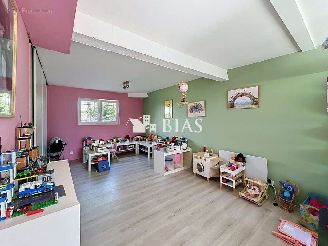 Maison 170 m² à Saint-Ouen-Du-Tilleul  - photo 8