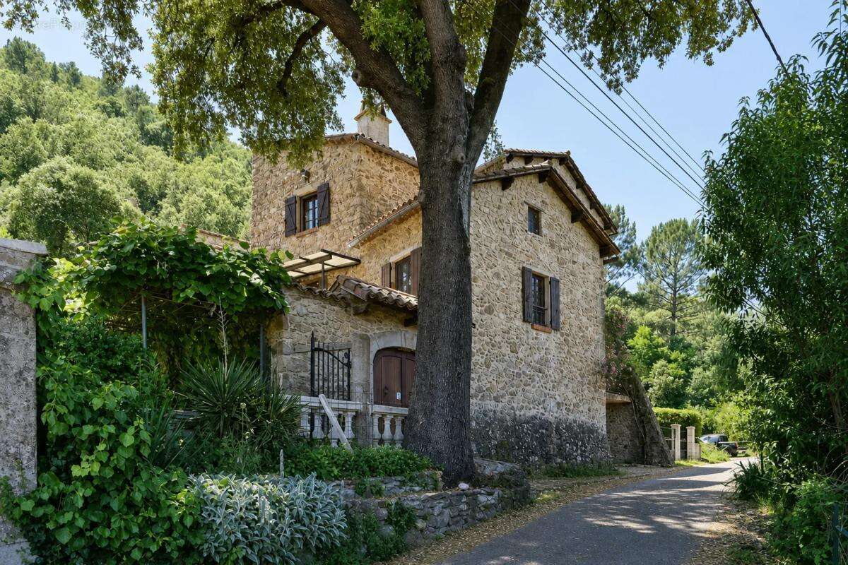 Maison de 10 pièces de 197 m² à Saint-Florent-sur-Auzonnet - photo 12