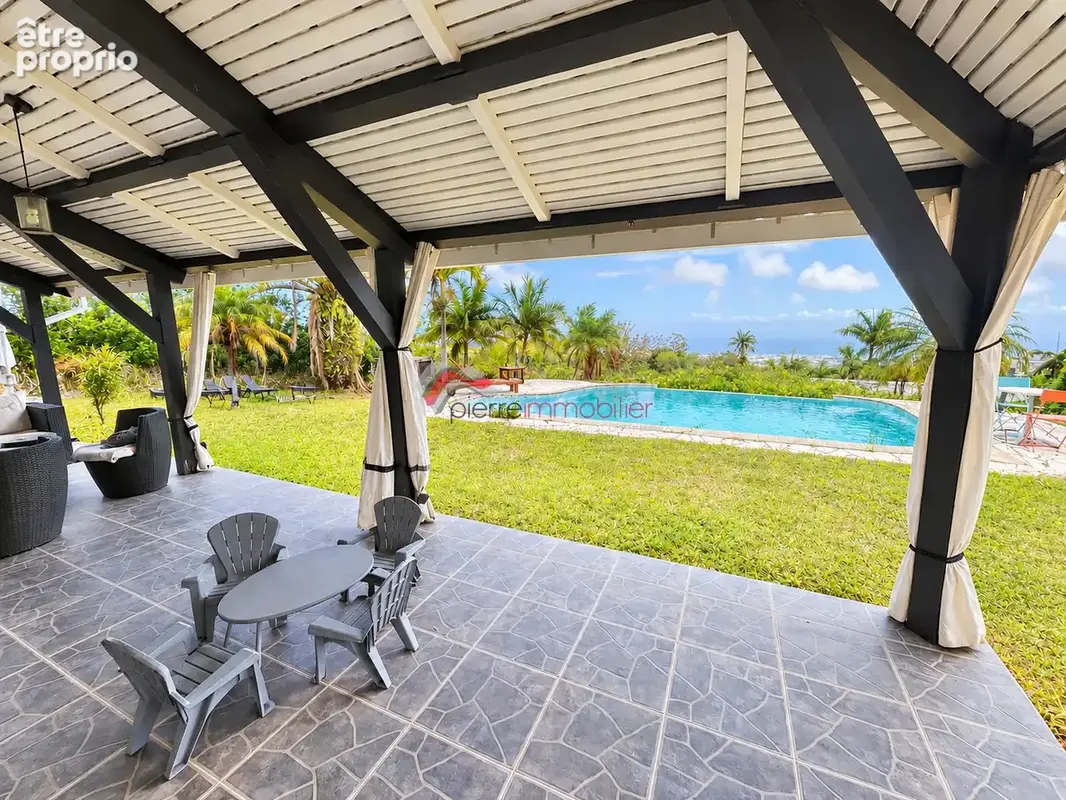 Le tampon   secteur la pointe  villa 6/7 pièces avec piscine et vue dégagée sur le littoral - photo 1