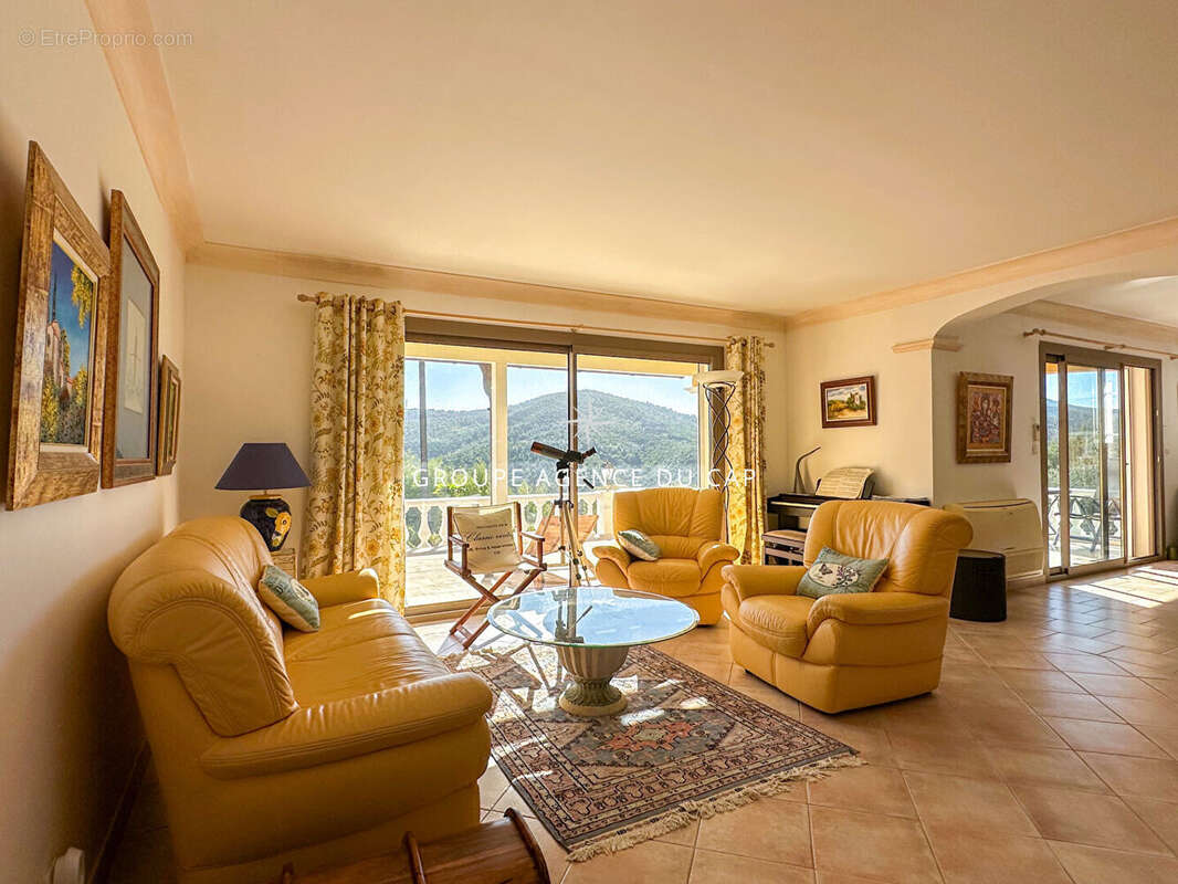 Villa vue mer 177m² 7 pièces avec 4 chambres piscine garage et car port,  aux issambres - photo 12