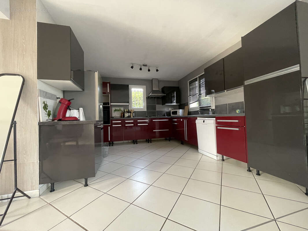 Maison de plain-pied de type 5 de 115 M2 avec piscine sur 697 M2 - photo 6