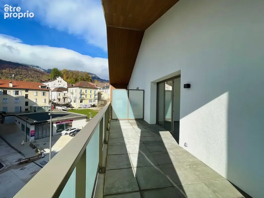 Appartement dernier étage avec trois chambres et deux terrasses - DEUX GARAGES - photo 7