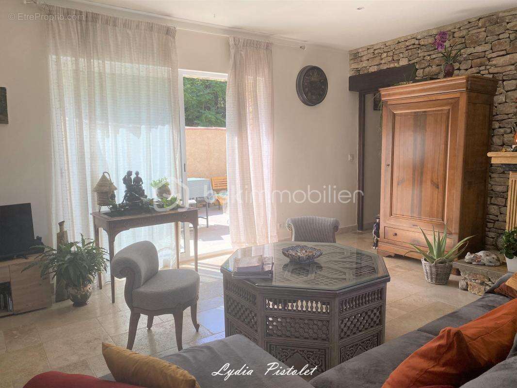 NOUVEAU - EN EXCLUSIVITÉ À Apt en Luberon (84400) - Une maison récente au charme authentique de la Provence - photo 12