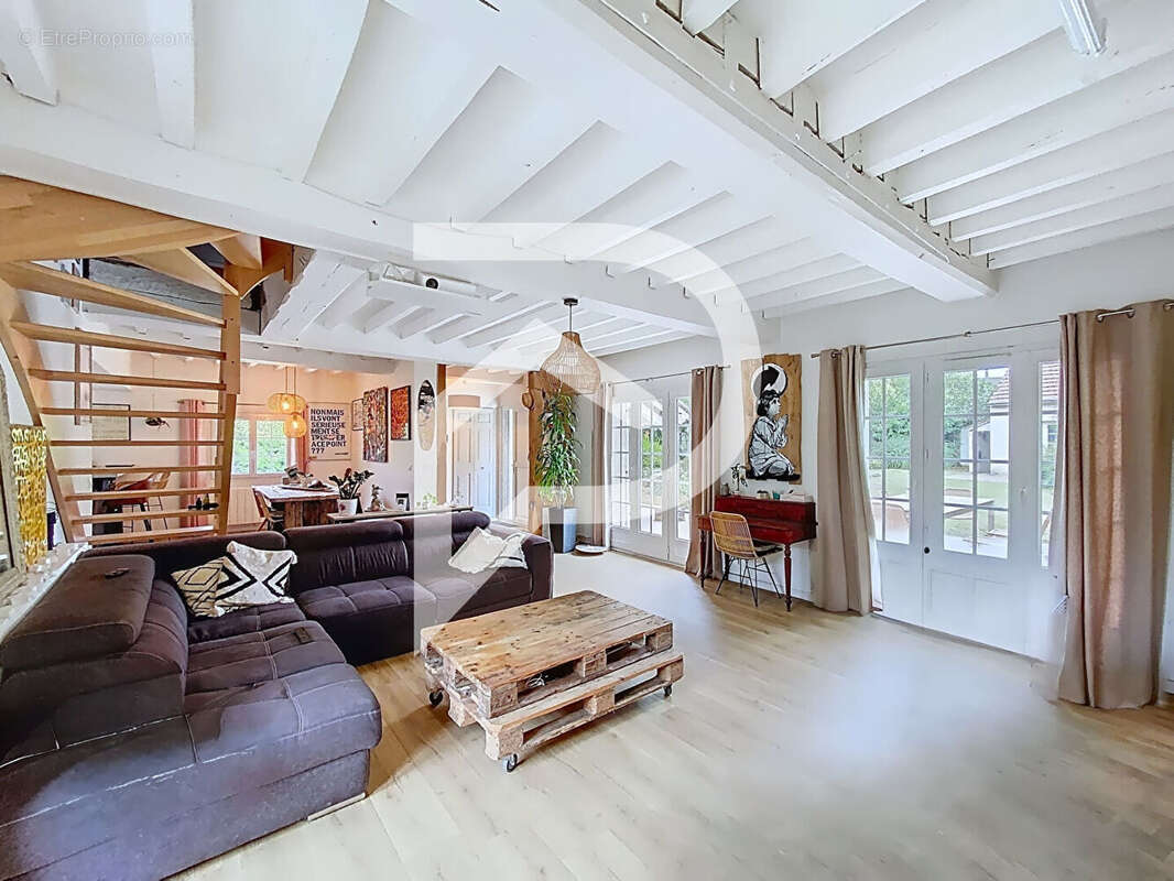 Maison à MEZIERES-EN-DROUAIS