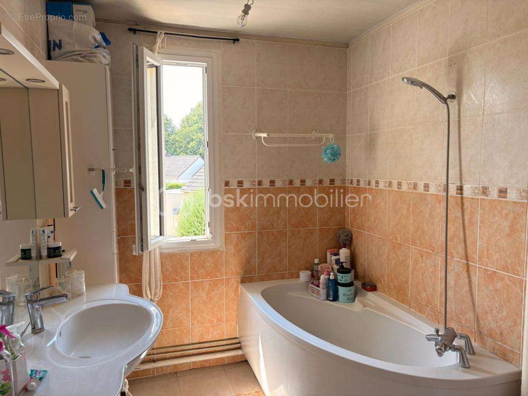 Maison 102 m² à Savigny-Le-Temple  - photo 12