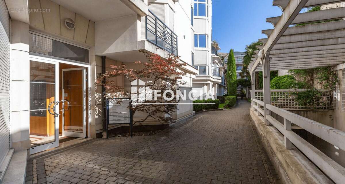 Appartement 4 pièces récent situé Rue Auguste MOUNIE EN HYPER-CENTRE-VILLE - photo 2