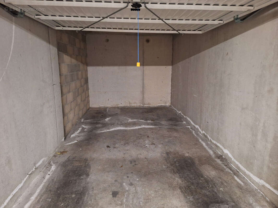 Parking à MARSEILLE-14E