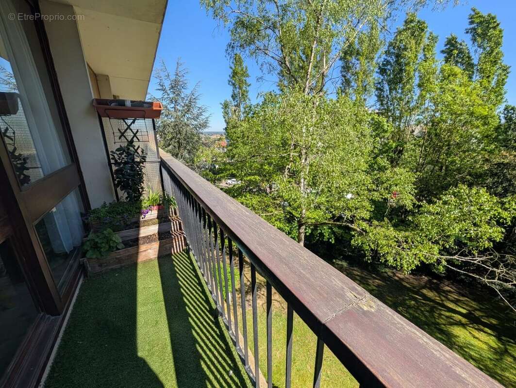 Appartement à FONTENAY-LE-FLEURY