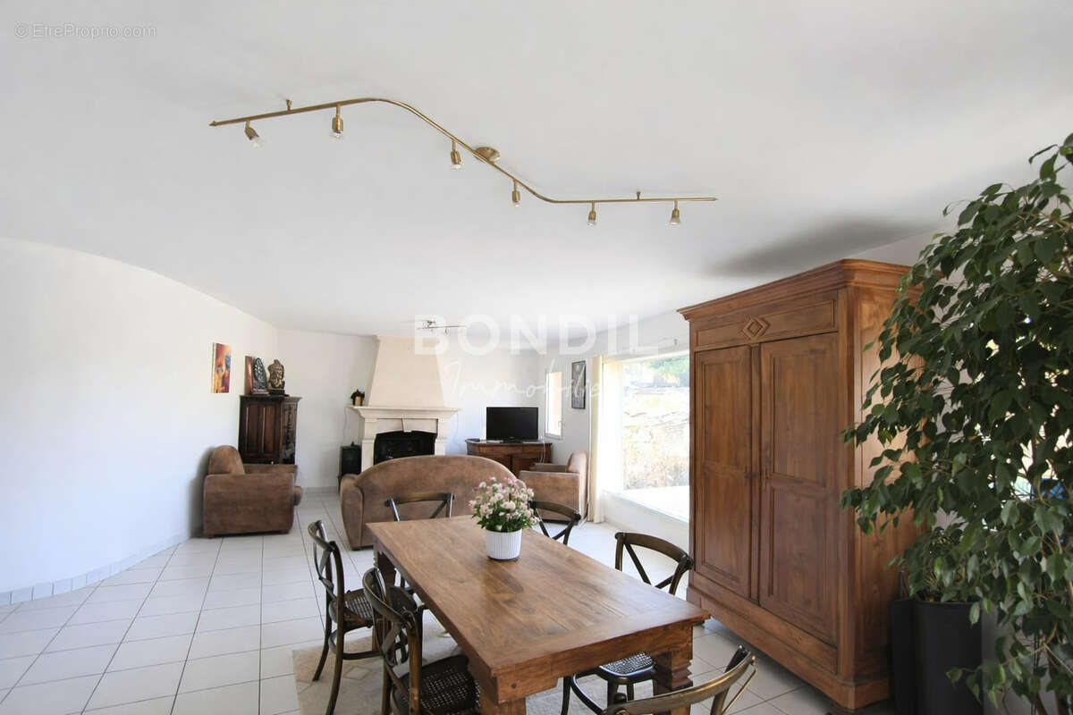 Maison à LA BASTIDE-DES-JOURDANS