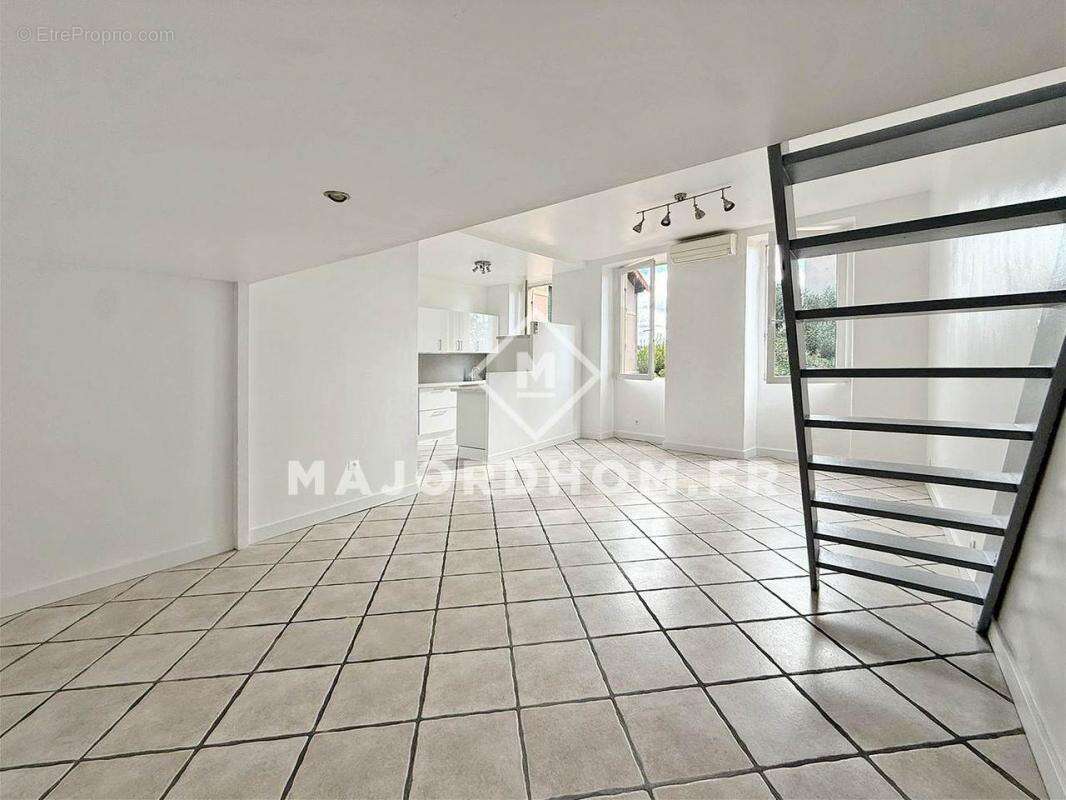 Appartement à MARSEILLE-4E