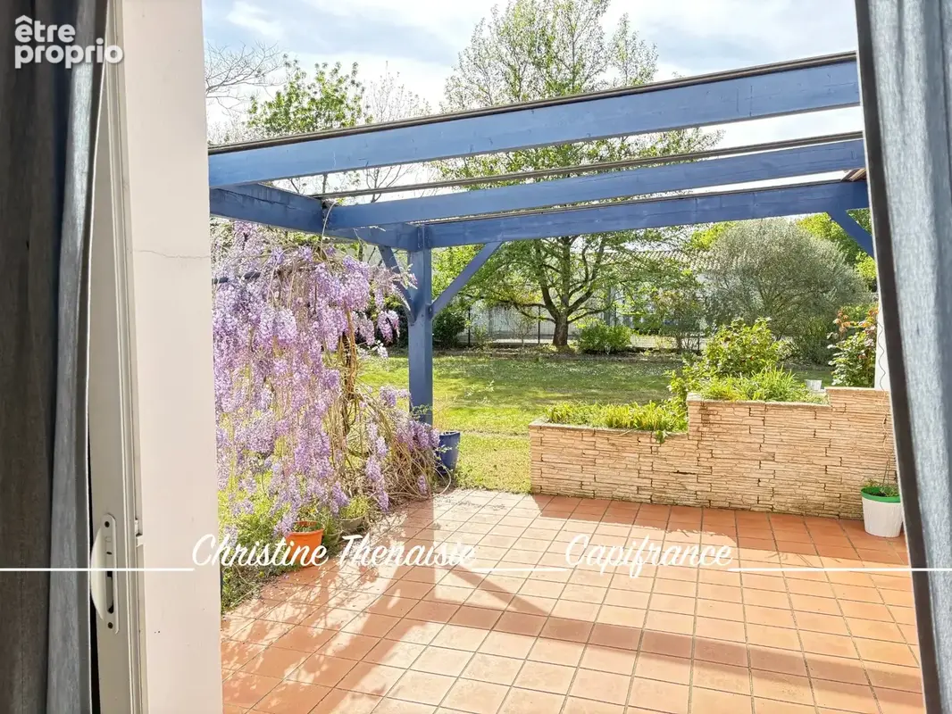 Maison à vendre sur un terrain de 2000 m2 - 4 chambres - Bureau - 3 salles d'eau - 3 wc - Dépendance de 110 m2 et garages LA GAR - photo 4