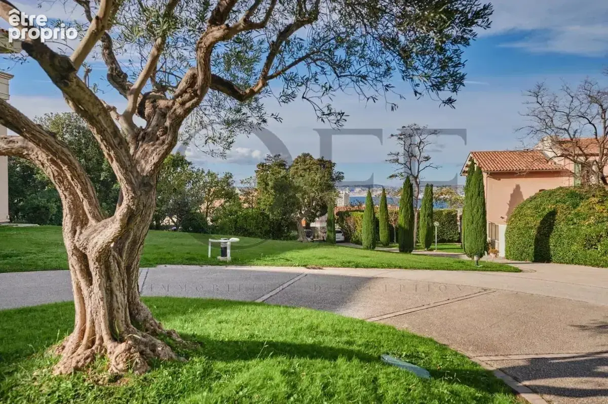 Marseille 13007 – Rez- de-jardin résidence sécurisée - Roucas-Blanc – 3 chambres 150 m² avec jardin privatif - photo 2