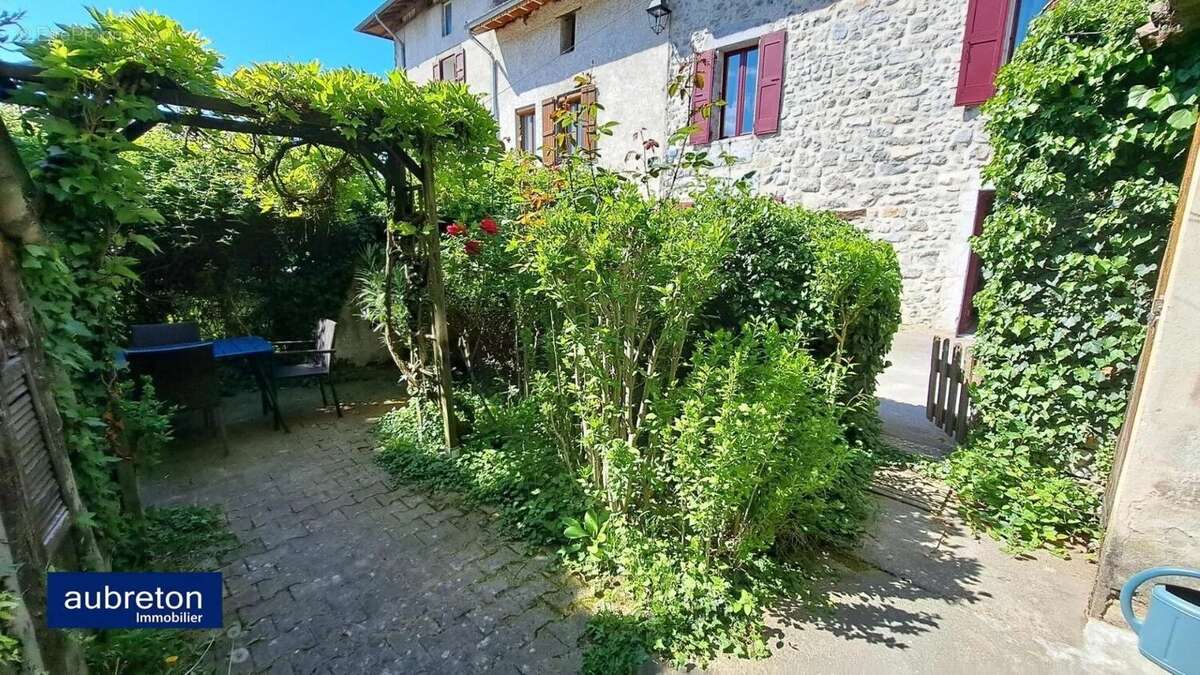Maison à LA TERRASSE