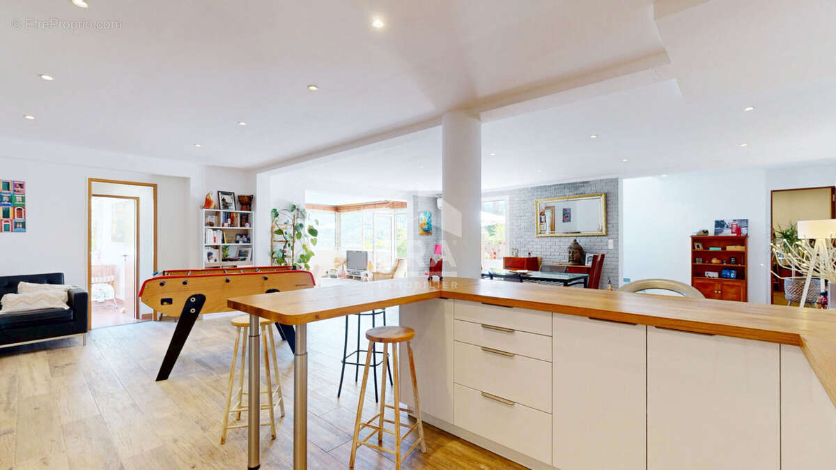 Appartement à TOURRETTE-LEVENS