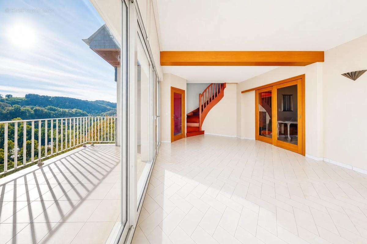 Maison de 6 pièces de 140 m² située à Altillac - photo 4