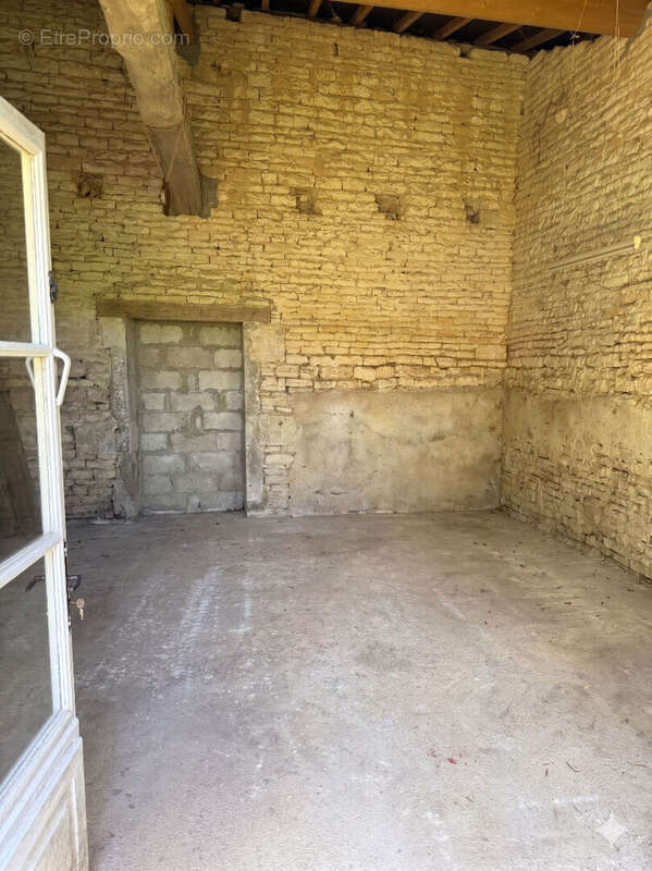 Maison à YROUERRE