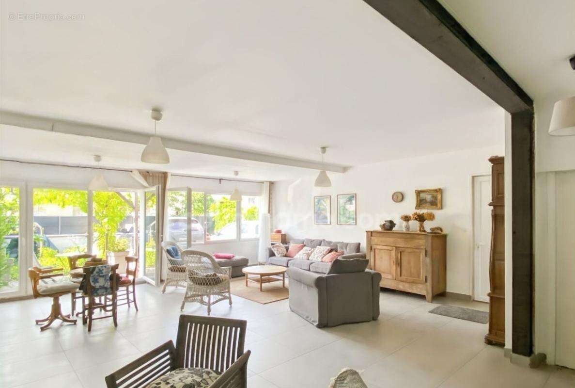 Magny les hameaux (78) - maison - 8 pieces - 211m2 - 6 chambres - terrain 680m2 - residentiel - terrasse - comble amenageable -  - photo 3