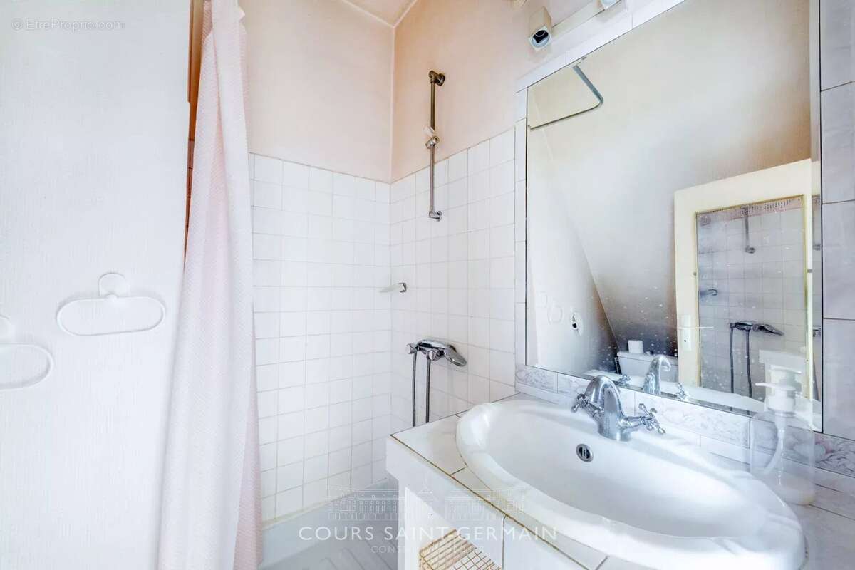 Appartement à PARIS-3E