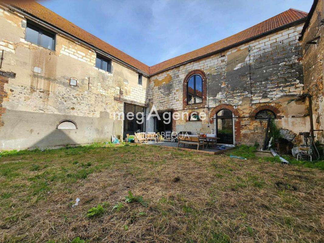 Maison à VILLENEUVE-L&#039;ARCHEVEQUE