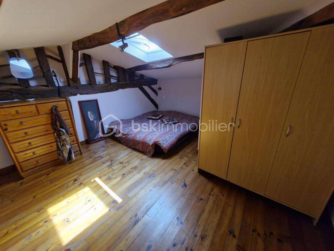 Charmante maison en pierre de 115m2 avec garage et dépendance sur son terrain clos de 800m2 à Camps-sur-l'Isle - photo 7