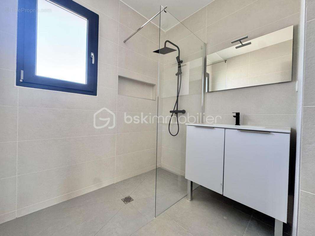 Villa contemporaine T4 de plain-pied 120m2 ,garage et piscine - photo 9