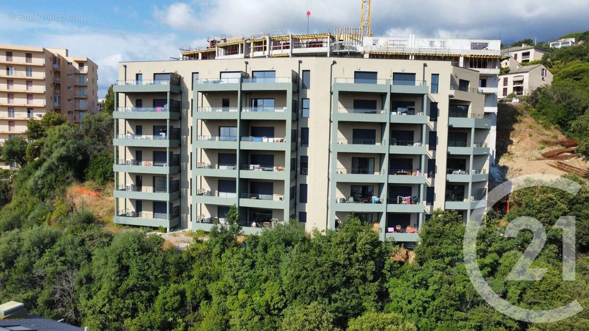Appartement 87 m² à San-Martino-Di-Lota  - photo 2