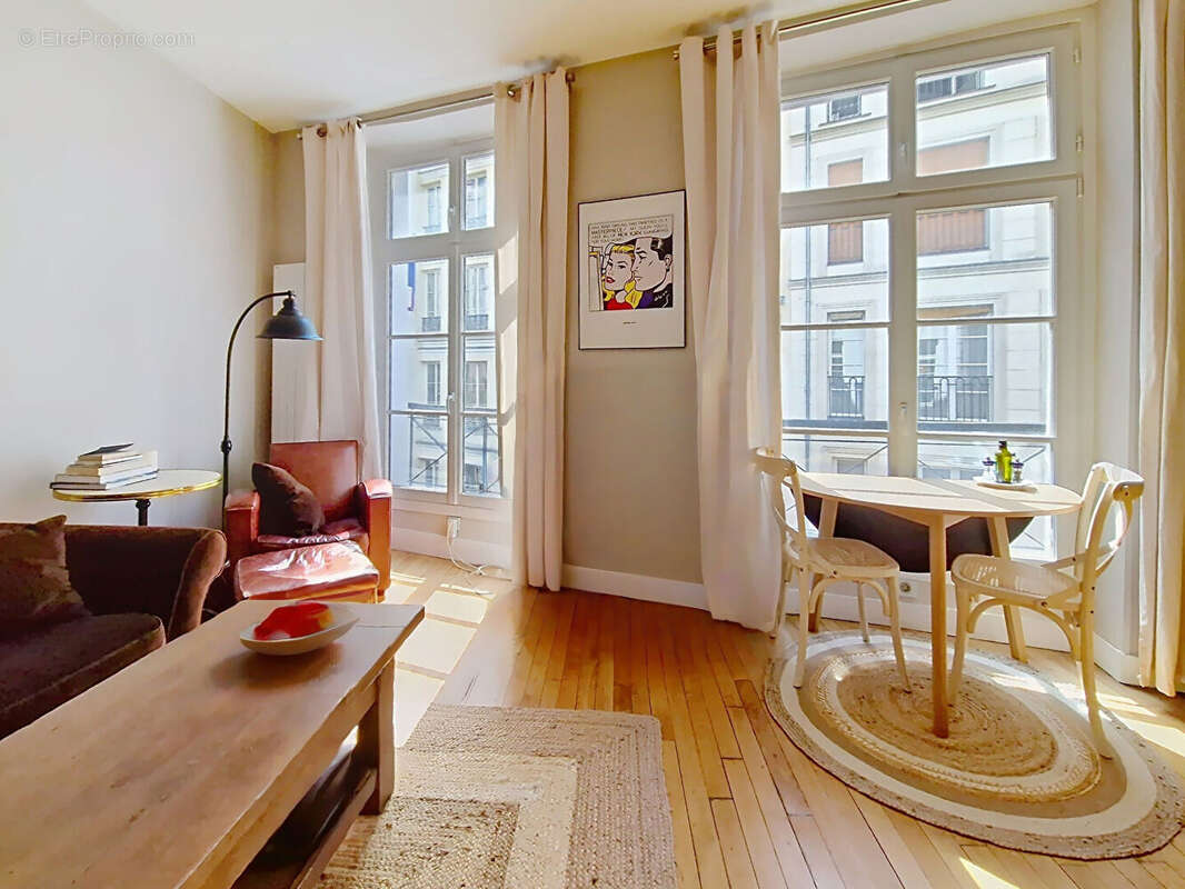 Appartement à PARIS-2E