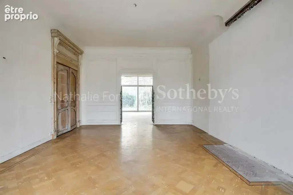 Limite Mouvaux , rare Hôtel particulier à rénover cadastré sur 2337  m2 de terrain . - photo 4
