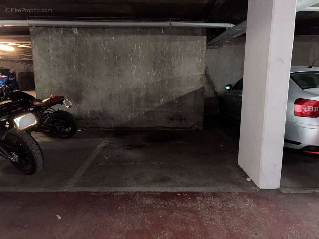 Parking à PARIS-12E