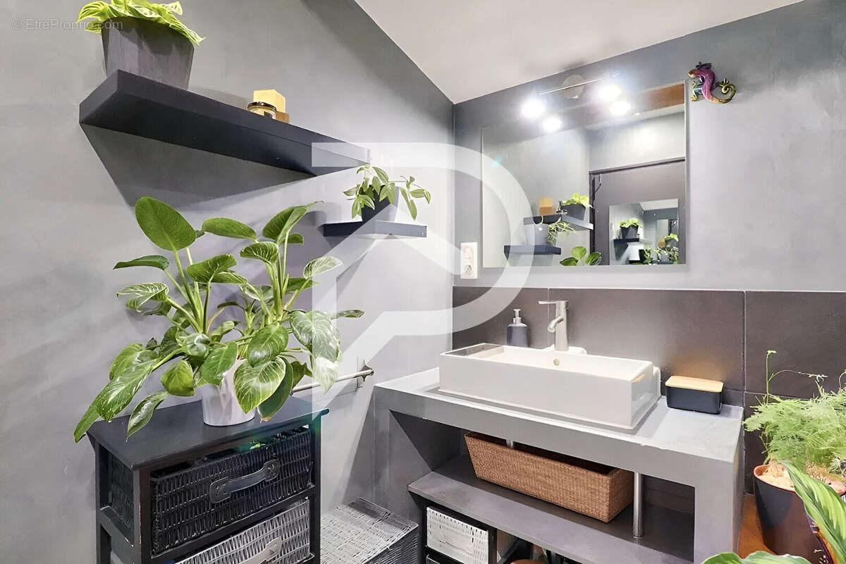 Maison à VINON-SUR-VERDON