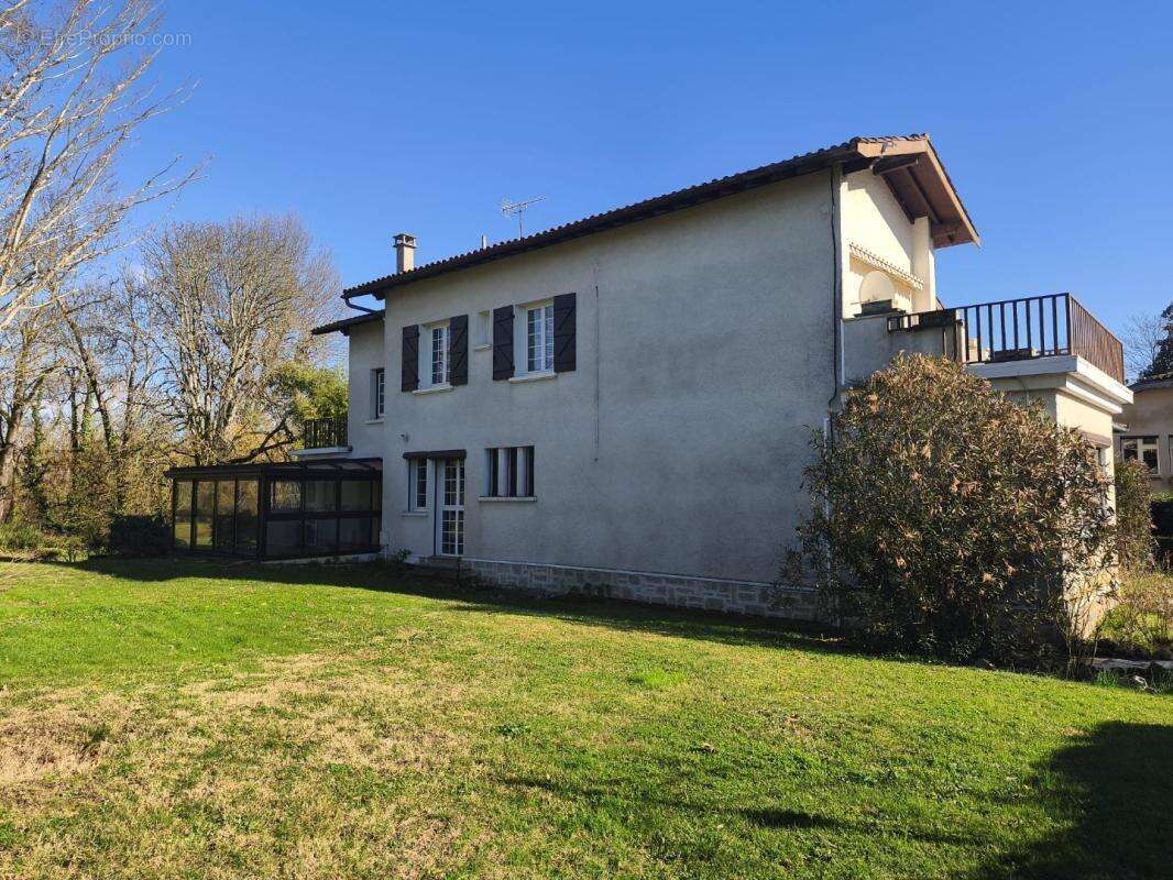Maison à NEGREPELISSE
