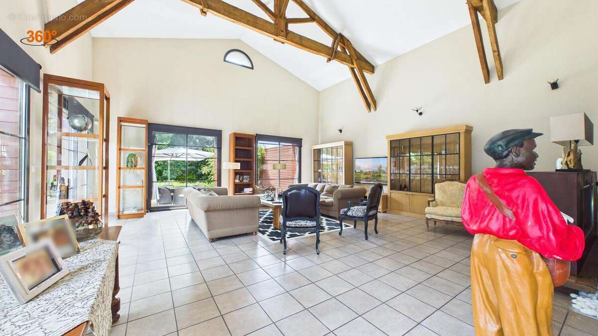 Maison 213 m² à Artigues-Pres-Bordeaux  - photo 4