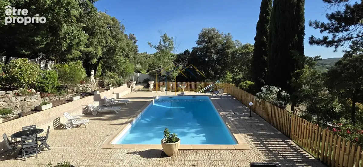 Villa traditionnelle de 10 pièces sur 2100m2 de terrain avec piscine - photo 14