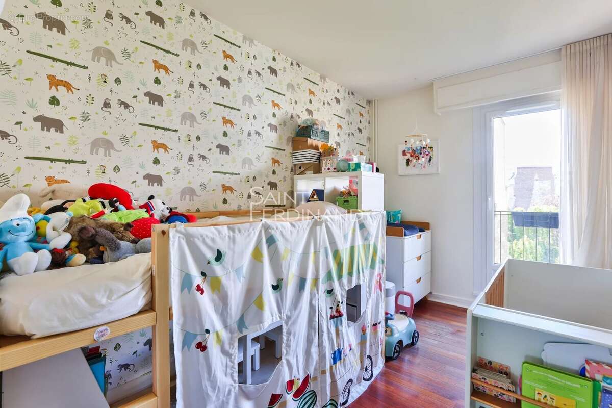 Appartement à PARIS-16E