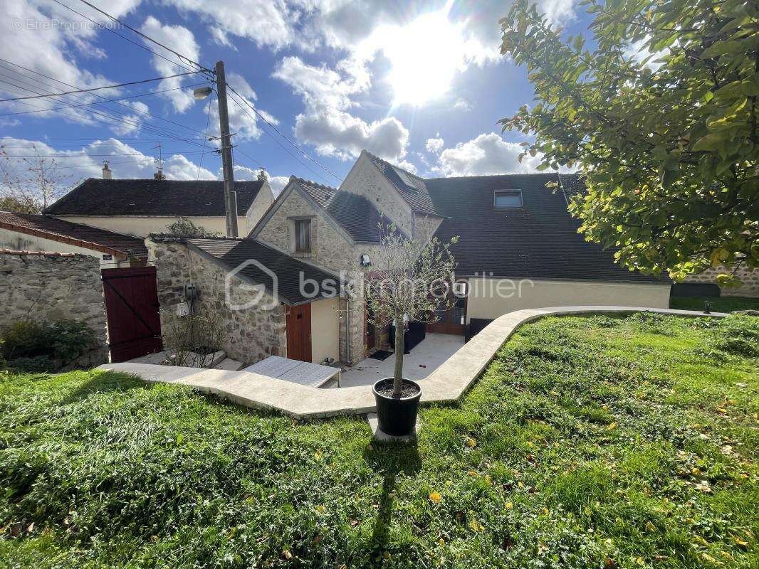 Maison à SAINT-GERMAIN-LAVAL