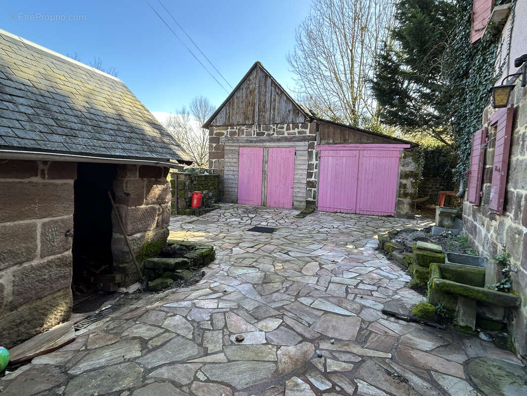 Maison à SAINT-PANTALEON-DE-LARCHE