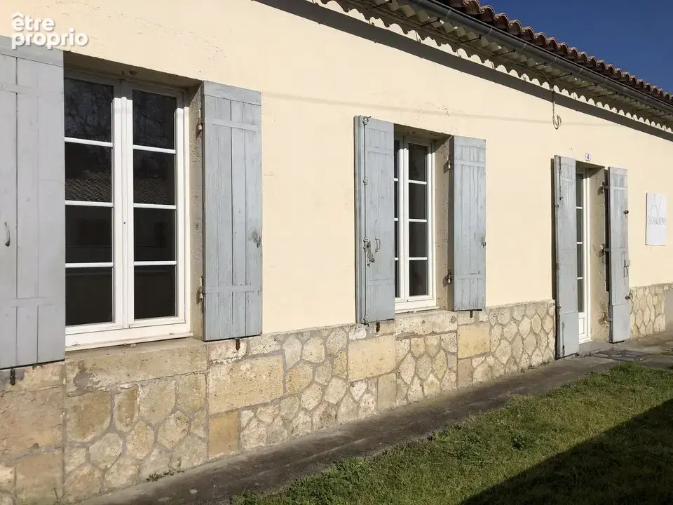 MAISON PIERRE MITOYENNE ST SAUVEUR 2 CH GRAND TERRAIN GARAGE;